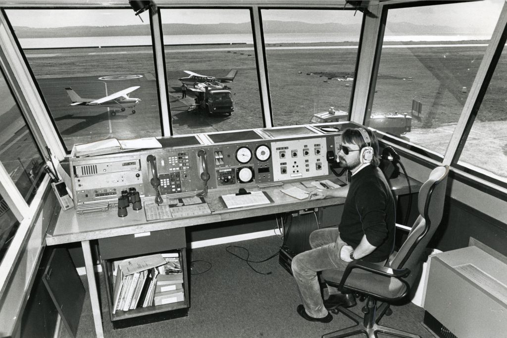 Traffic Controller at Dundee Airport. Photograph showing traffic controller Ian Nunan in the control tower at Dundee Airport. 24 September 1986. H262 1986-09-24 Traffic Controller at Dundee Airport (C)DCT Dundonian. Used in Courier L/ED 26 September 1986. Used in T&P 10 November 1987.